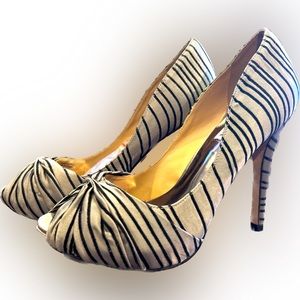 BADGLEY MISCHKA Ryba peep toe heels! New without box.